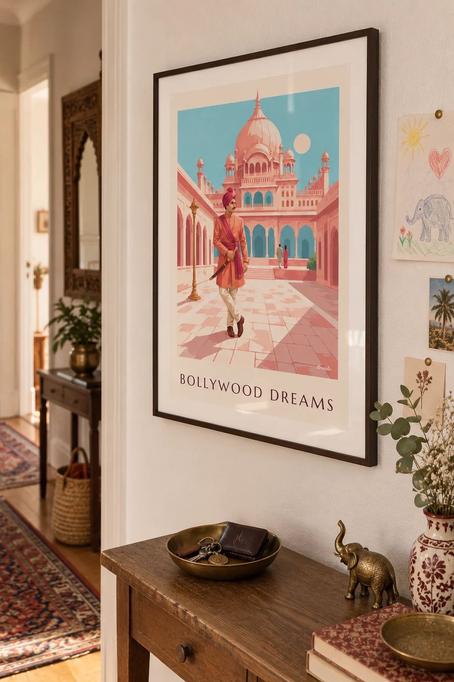 Affiche Bollywood, héros indien devant un palais à coupoles : encadrée au mur