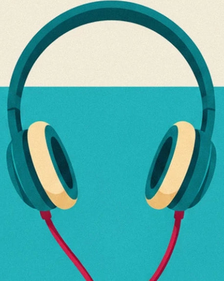 Le casque audio bleu canard aux coussinets crème et aux fils roses sur fond turquoise