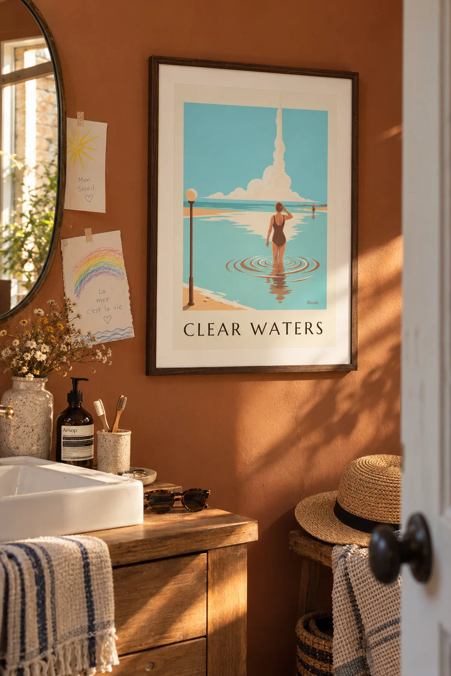 Affiche baigneuse de dos dans l'eau claire et transparente : encadrée au mur