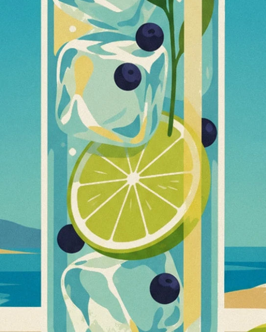 Une rondelle de citron vert, des glaçons et des baies sombres dans le verre