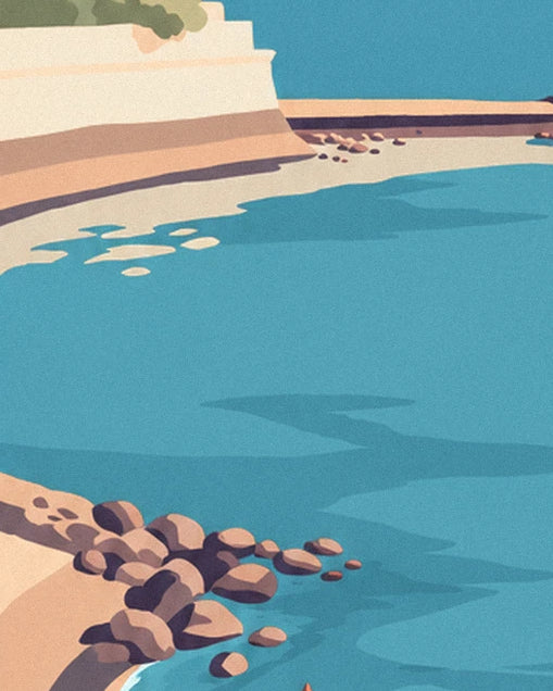 Les rochers bruns sur la rive sableuse, au bord de l'eau turquoise du Tage