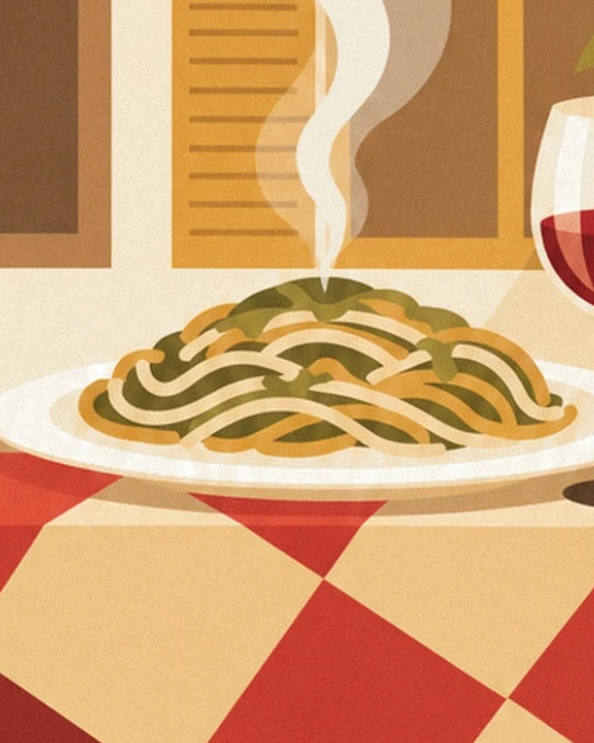 Une assiette de spaghettis fumants sur une nappe à carreaux rouges et crème