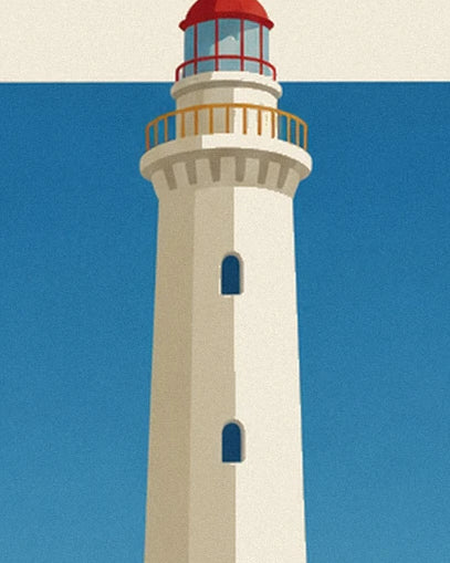 Un phare blanc aux fenêtres bleues, coiffé d'une lanterne rouge et d'un balcon doré