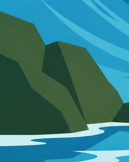 Les grands rochers verts aux faces sombres, bordés d’écume blanche dans l’eau bleue