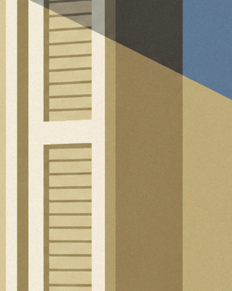 Le volet persienne ouvert sur un mur ocre, avec l'ombre qui tombe en diagonale