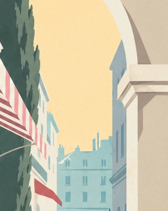 Une rue aux immeubles bleu pâle, sous un ciel jaune, entre un cyprès et une arche