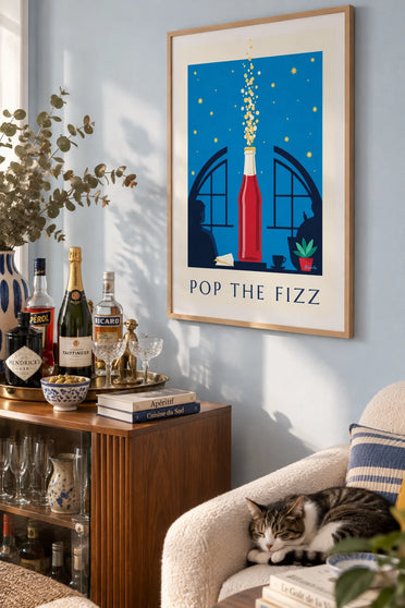 Affiche bouteille de soda pétillant sous un ciel étoilé : encadrée au mur