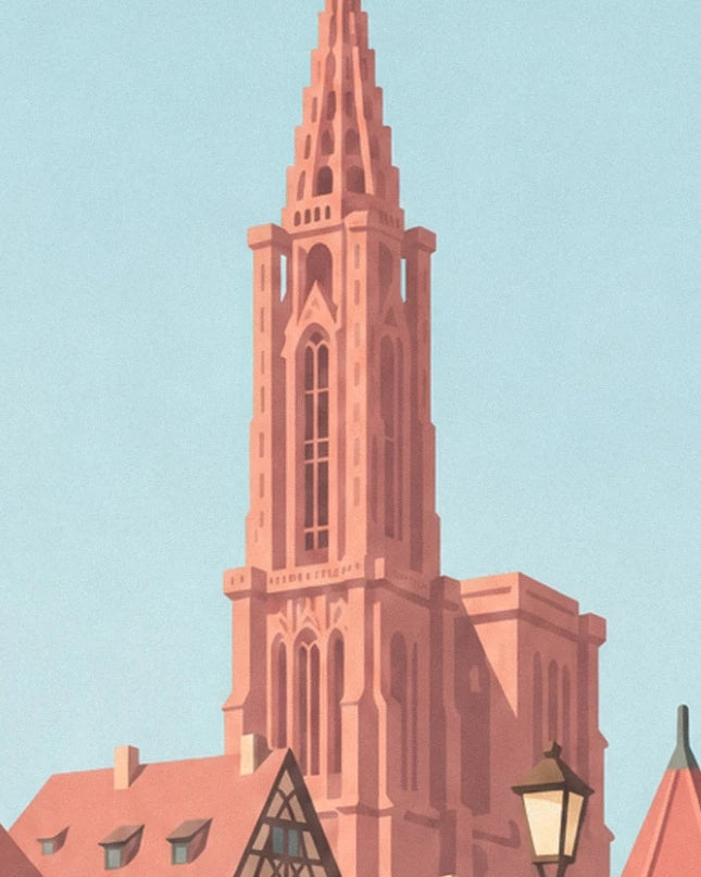 La flèche rose de la cathédrale de Strasbourg au-dessus des toits et d’un réverbère