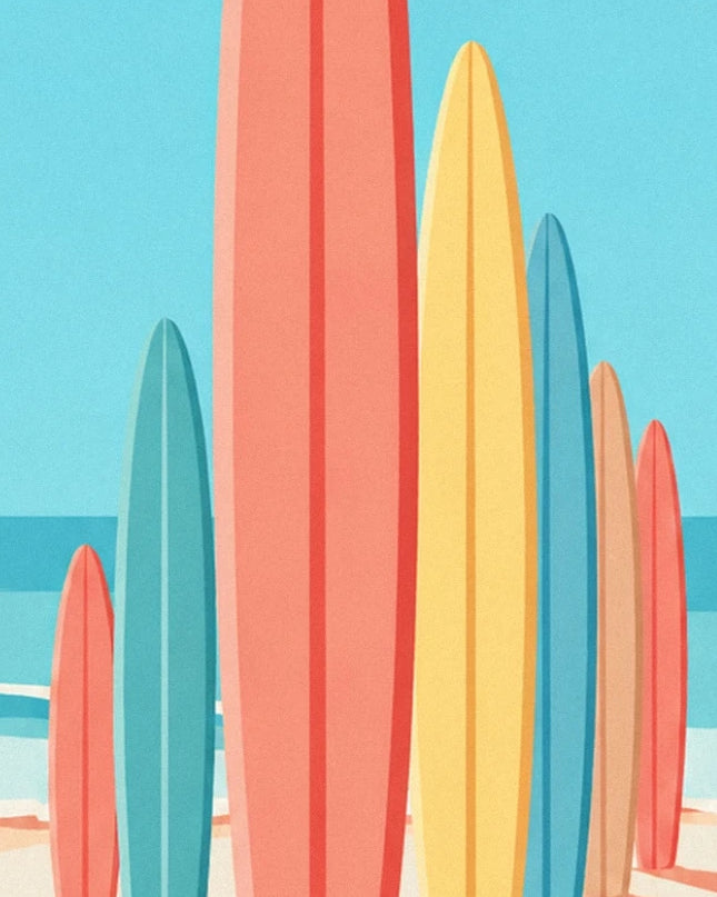 Les planches de surf corail, jaunes et turquoise alignées sur le sable