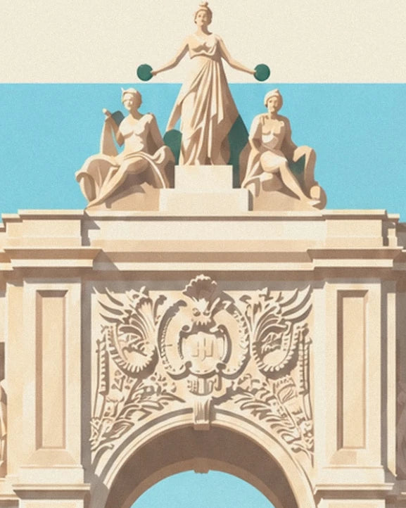 Les 3 statues au sommet de l’arc de la rue Augusta et ses ornements sculptés