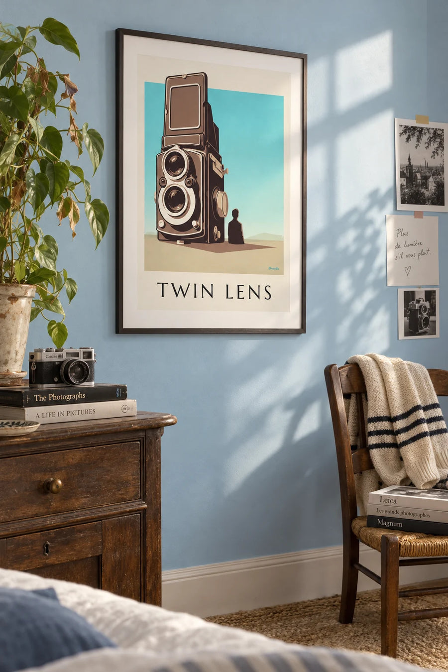 Poster of a twin-lens camera in black and white: framed on the wall