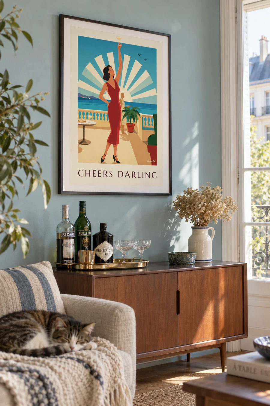 Affiche femme glamour levant son verre de cocktail : encadrée au mur