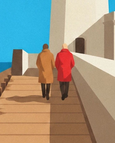 Les 2 promeneurs de dos en manteaux ocre et rouge sur la jetée en bois
