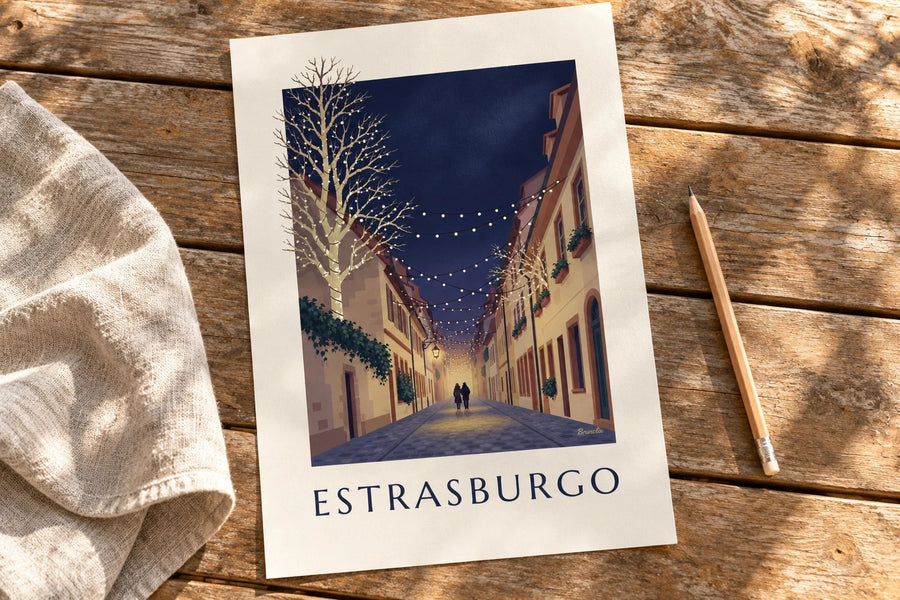 Affiche ruelle de Strasbourg illuminée pour Noël (titre ESTRASBURGO) : posée sur une table