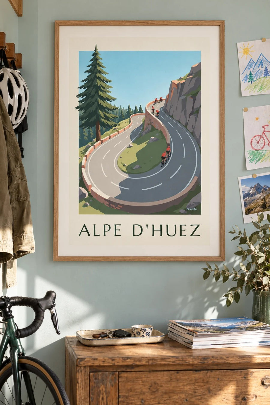 Affiche Alpe d'Huez, cyclistes en montagne : encadrée au mur