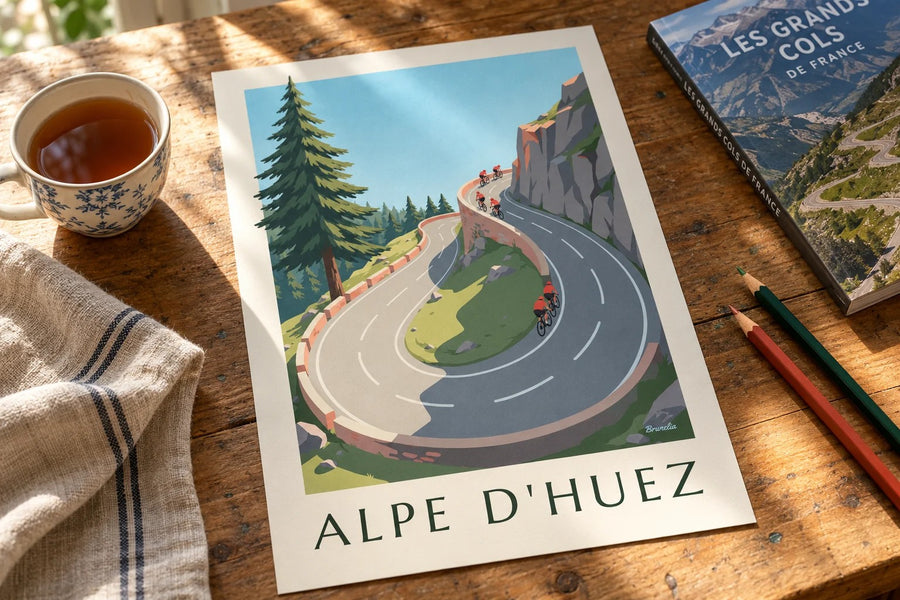 Affiche Alpe d'Huez, cyclistes en montagne : posée sur une table