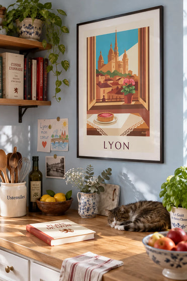 Affiche tarte aux pralines roses à la fenêtre d'un salon lyonnais : encadrée au mur