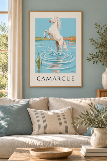 Affiche cheval blanc galopant dans l'eau en Camargue : encadrée au mur