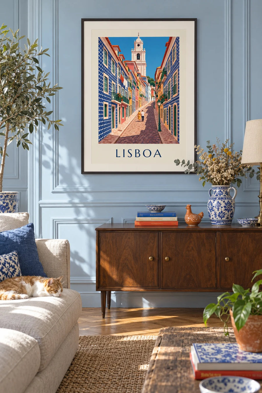 Affiche ruelle de Lisbonne aux façades en azulejos : encadrée au mur