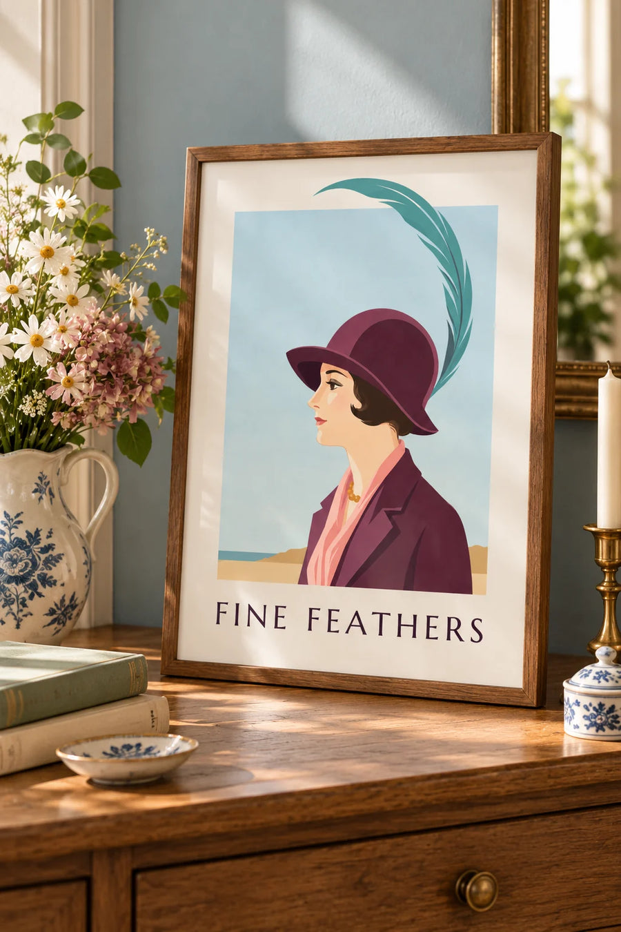 Affiche femme élégante au chapeau à longue plume : petit format A4 encadré