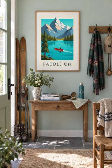 Affiche canoë sur un lac alpin et montagnes enneigées : encadrée au mur