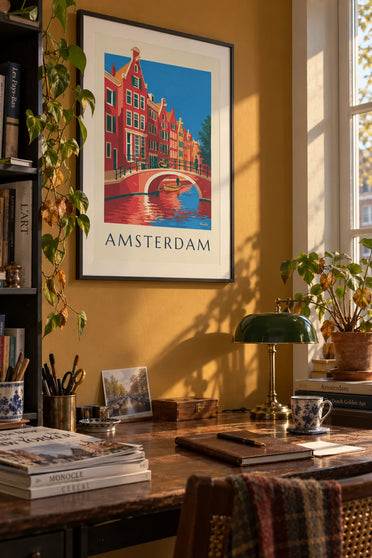Affiche maisons à pignons et vélo sur un pont d'Amsterdam : encadrée au mur